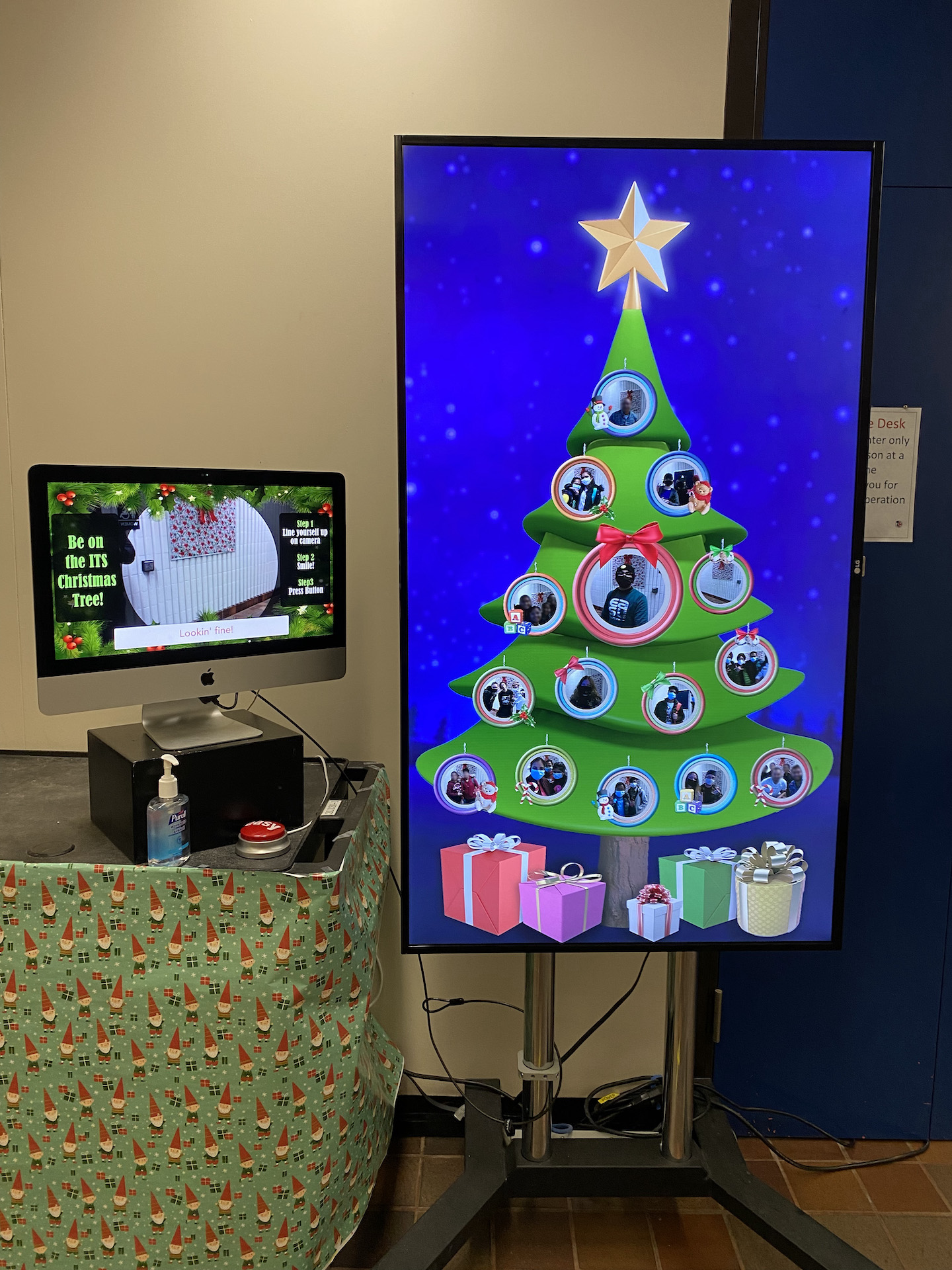 A Christmas tree photo booth by Chris Wilms Vuo